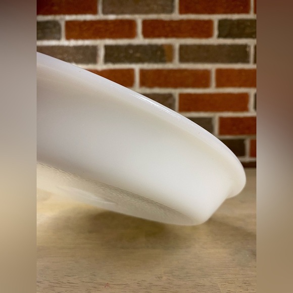 VIntage Glasbake‎ 9" pie plate milk white with handles, textured bottom - Picture 6 of 6